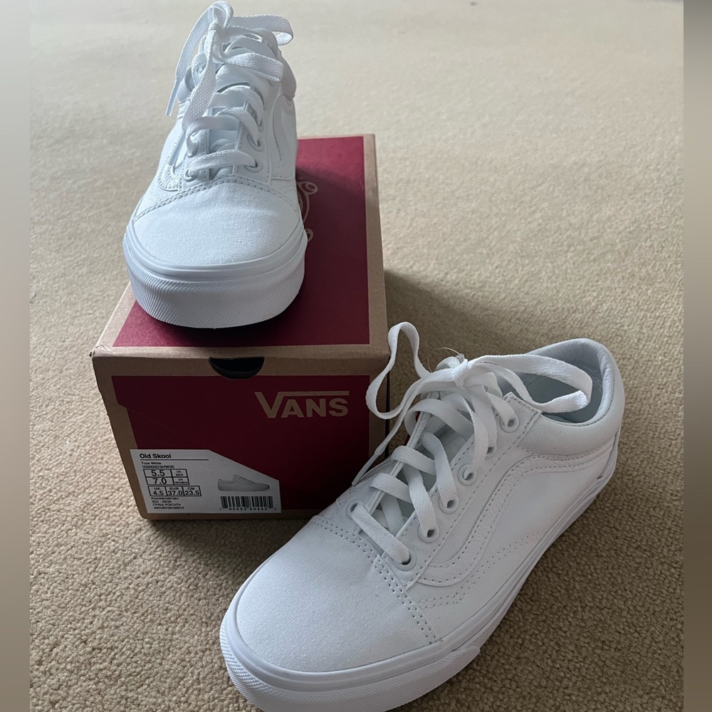 BRAND NEW Vans Old Skool white sneakers